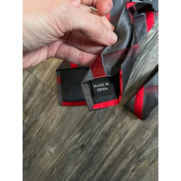 Arrow 100% Silk Grey and Red Mens Neck Tie Gray - Picture 4 of 4